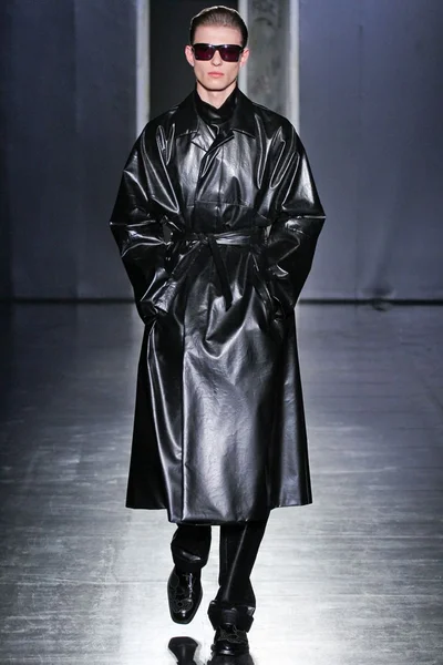 Look 18